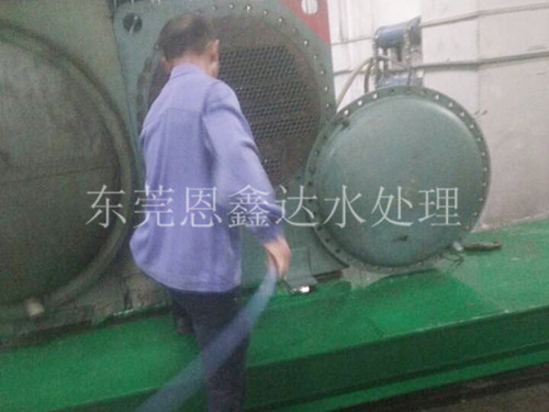 冷凝器（热交换器）通...